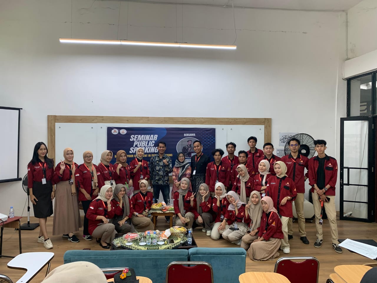 Seminar Public Speaking Mahasiswa Fakultas Ekonomi Program Studi Manajemen