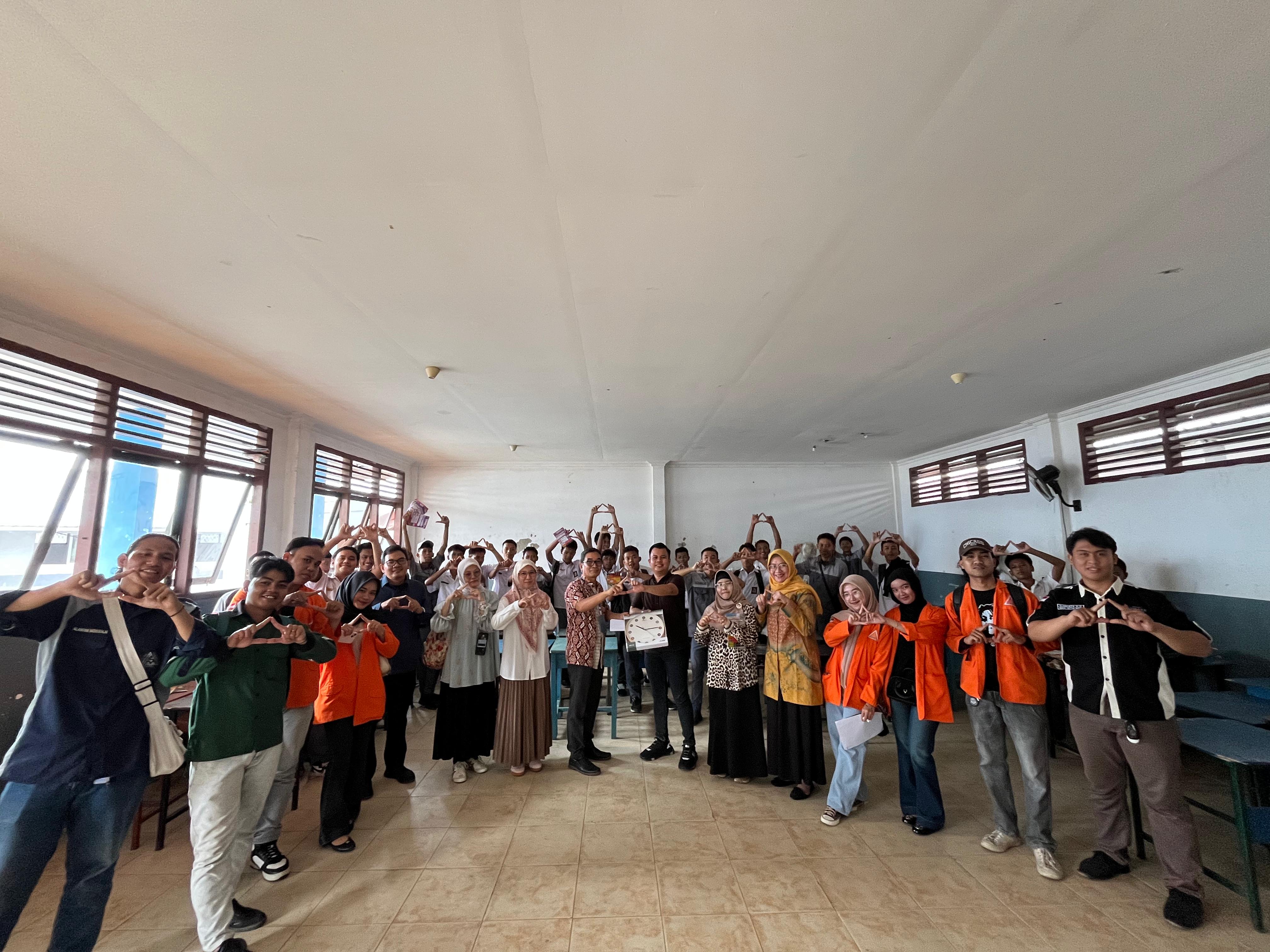 Sosialisasi Penerimaan Mahasiswa Baru Universitas IBA di SMK Gajah Mada