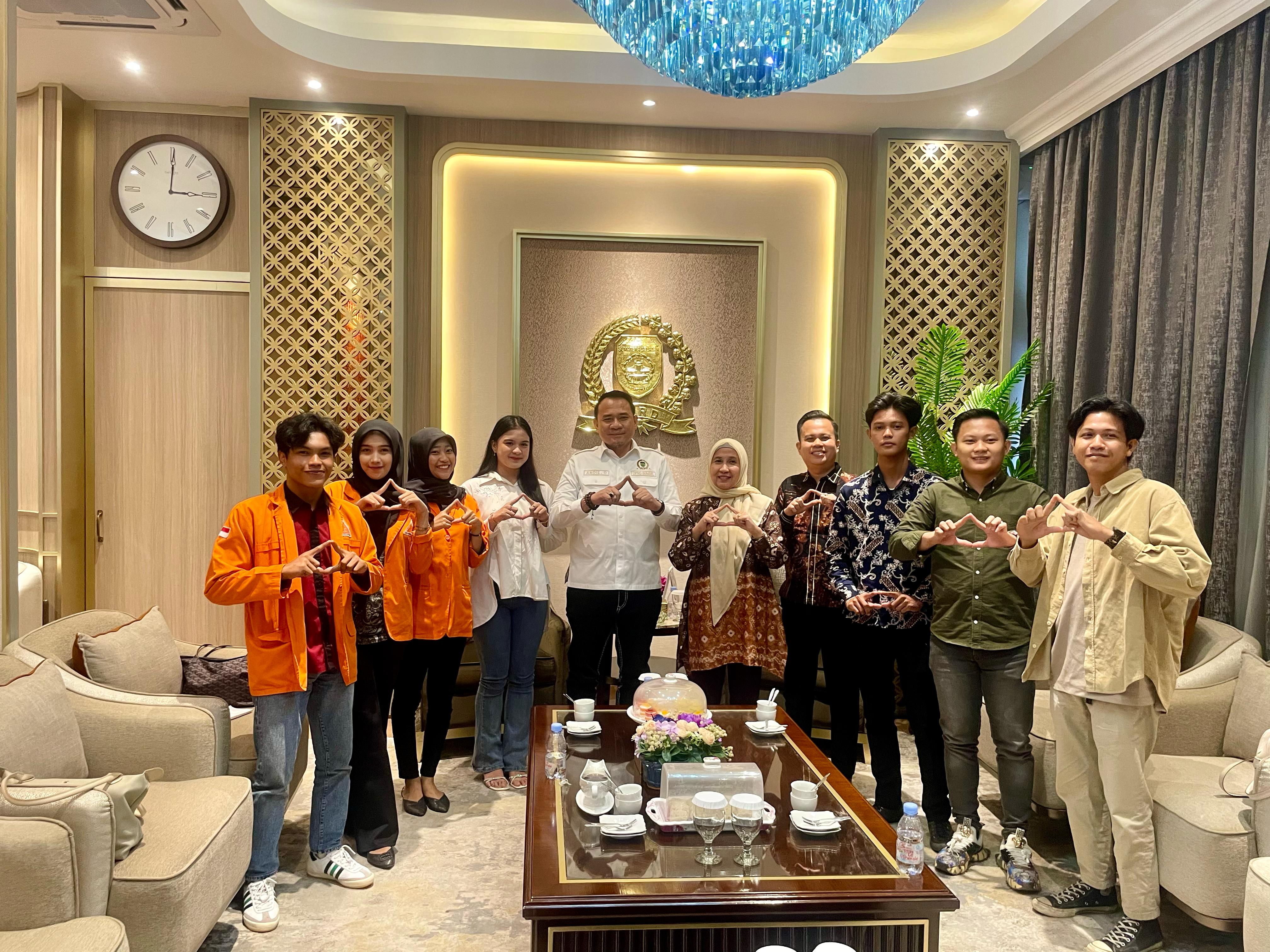 Wakil Rektor III beserta BEM Universitas IBA Betemu  Ketua DPRD Prov Sumsel,  Asisten 3 dan Asisten 1 Gubernur dalam kesiapan Porseni di Universitas IBA