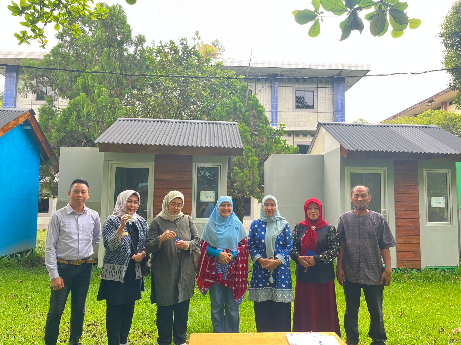 Penyerahan Kunci Rumah Lingkar dan Rumah Domus