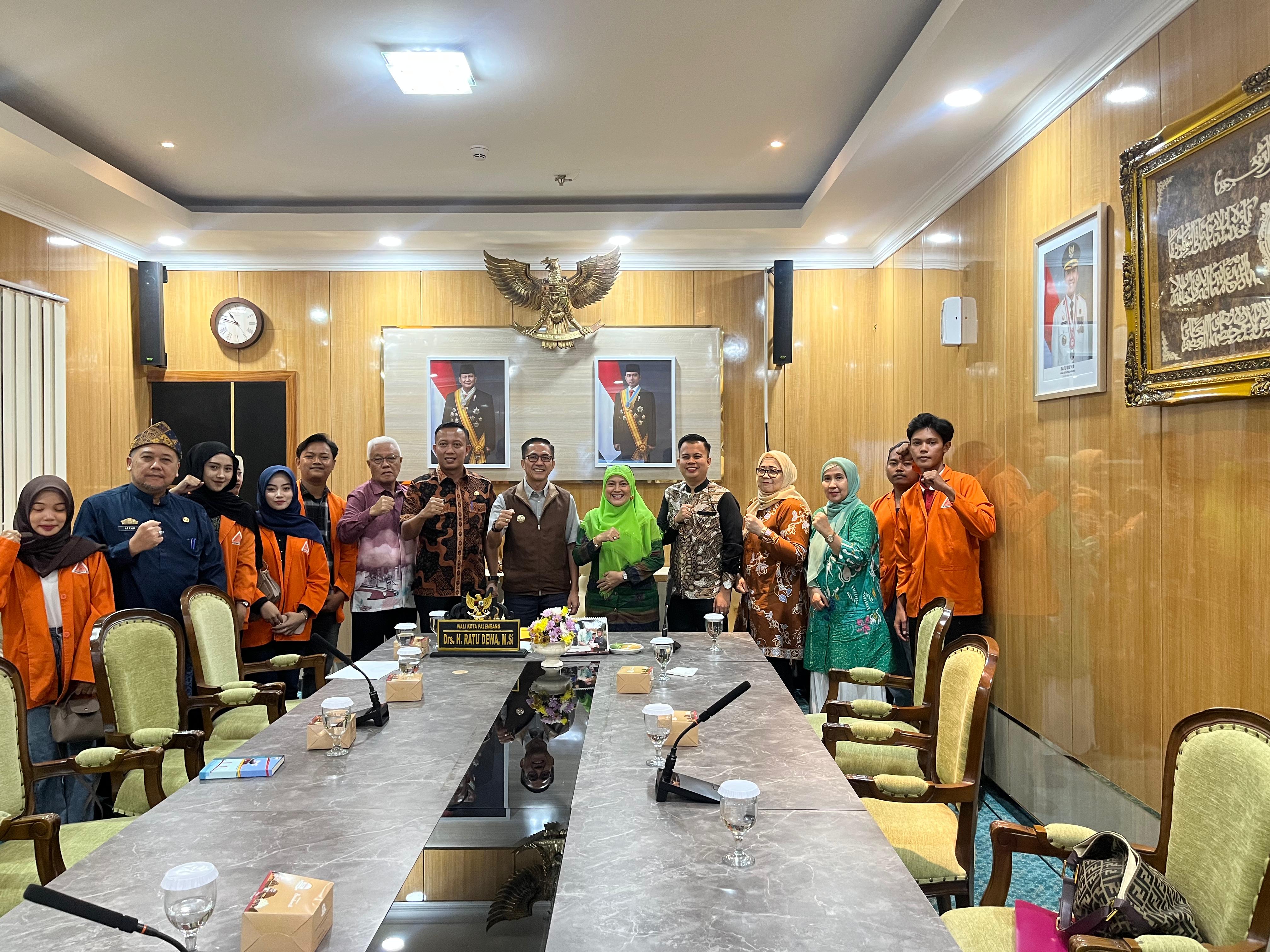 Audiensi Rektor beserta pimpinan dan panitia Porseni UIBA Cup II kepada Walikota Palembang Bapak Drs. Ratu Dewa, M.Si