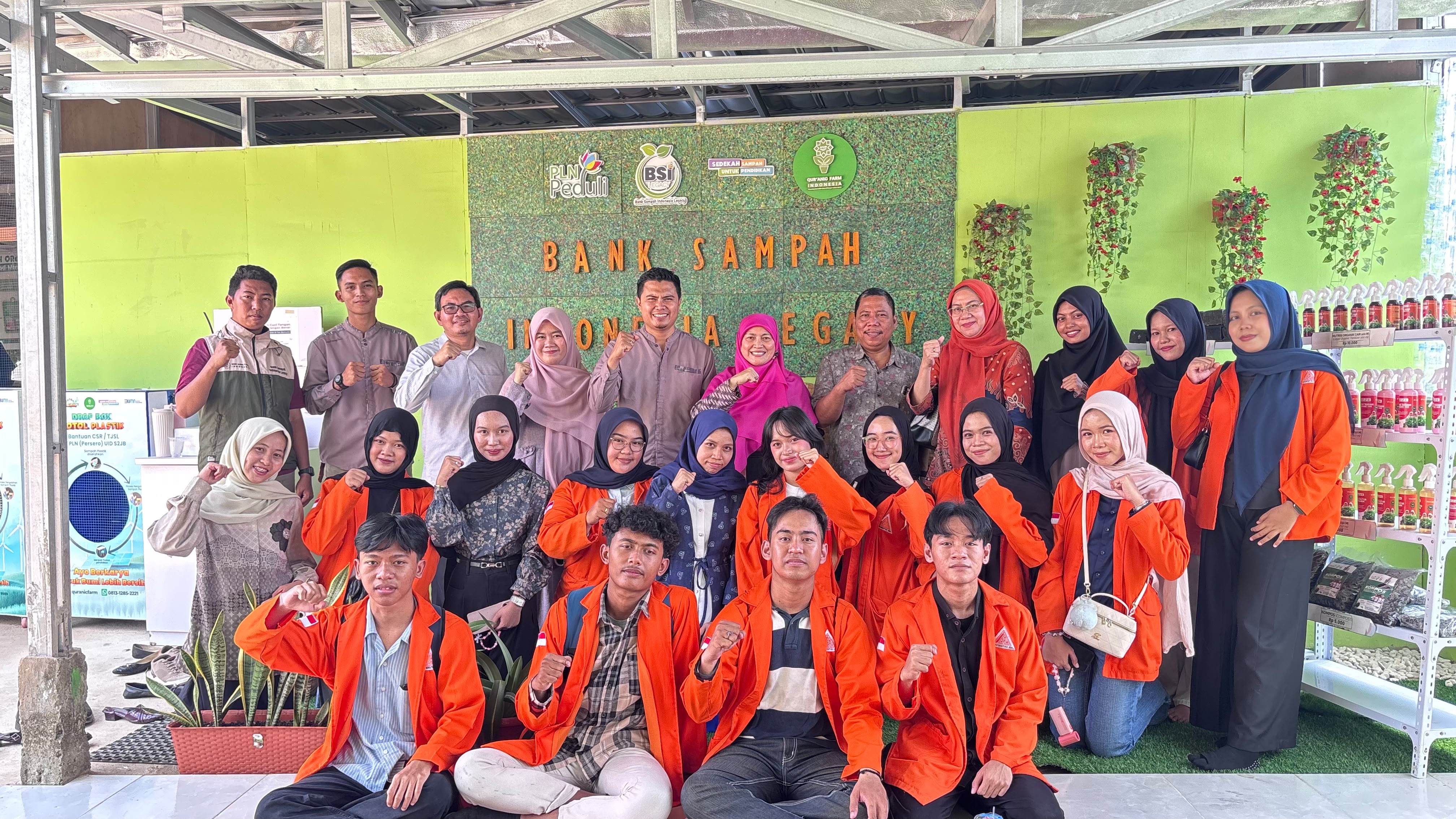 Universitas IBA Lakukan Kunjungan Edukatif ke Bank Sampah Indonesia Legacy