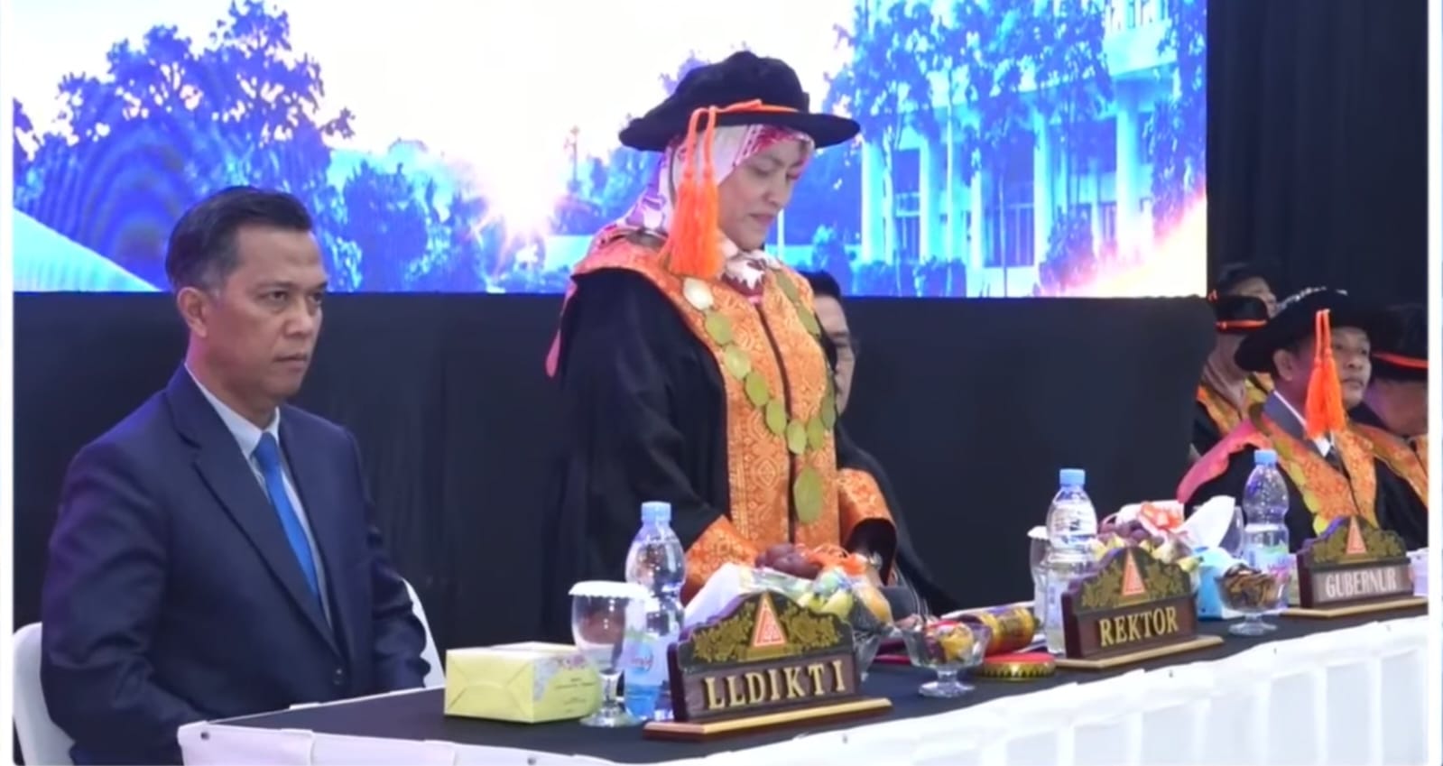 Wisuda Ke-34 dan Dies Natalis Ke-38 Universitas IBA: Menguatkan SDM Unggul Berlandaskan Ilmu, Budaya, dan Akhlak