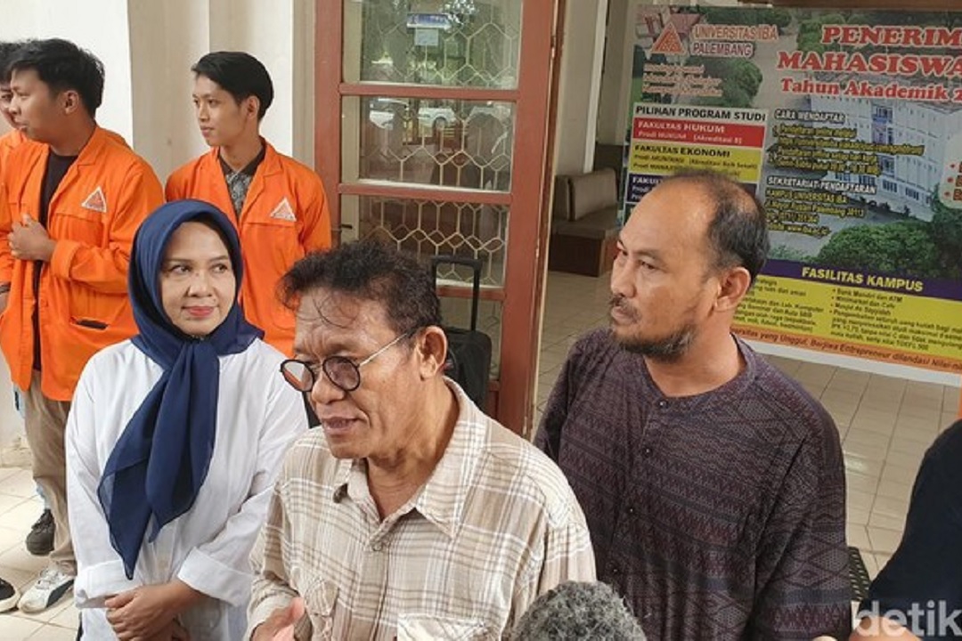 Kritik Pemerintahan Jokowi, Sivitas Universitas IBA Buat Petisi Bumi Sriwijaya  Baca artikel detik sumbagsel