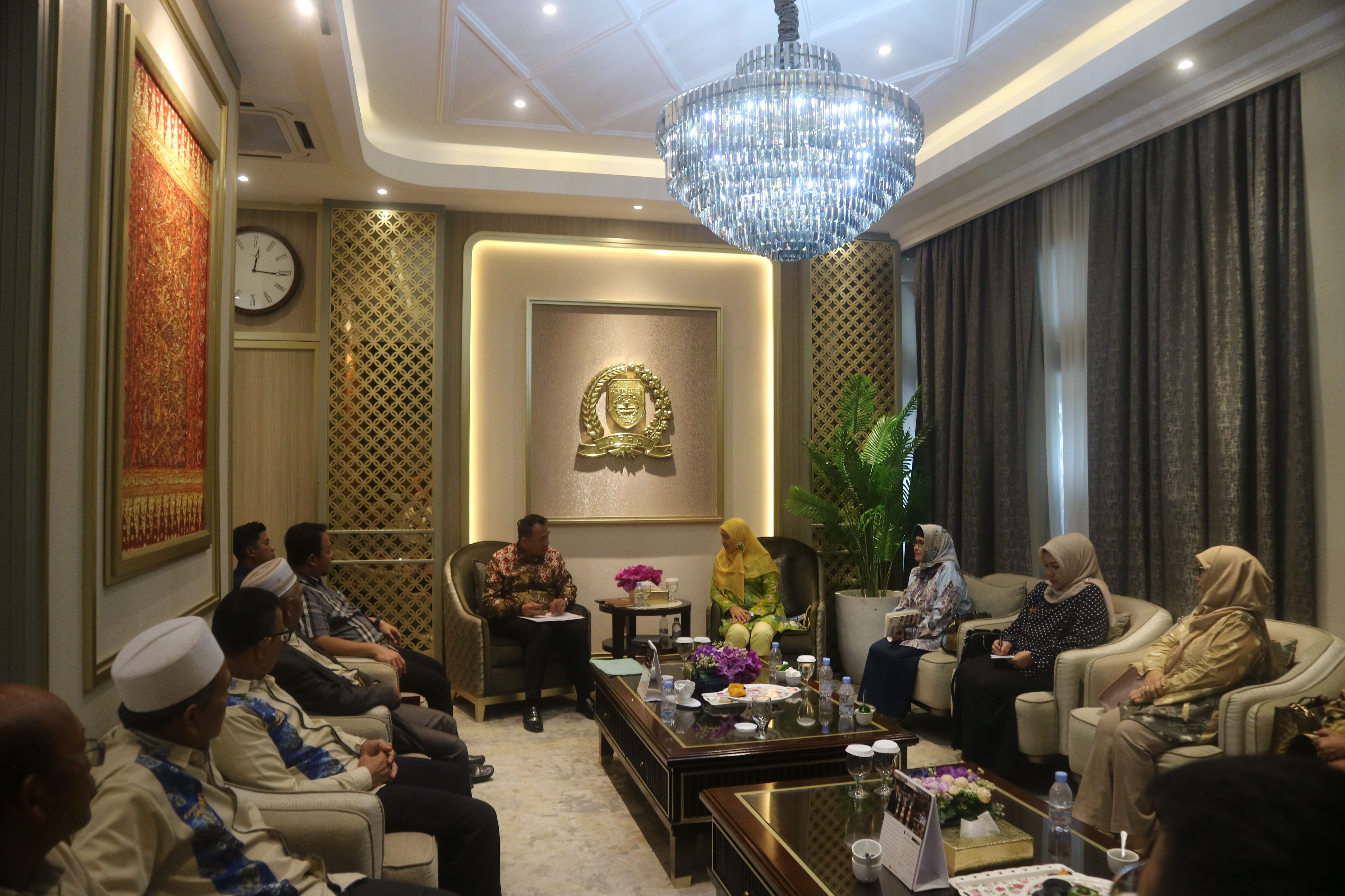 Silaturahim Rektor Universitas IBA bersama Ketua DPRD Sumatera Selatan