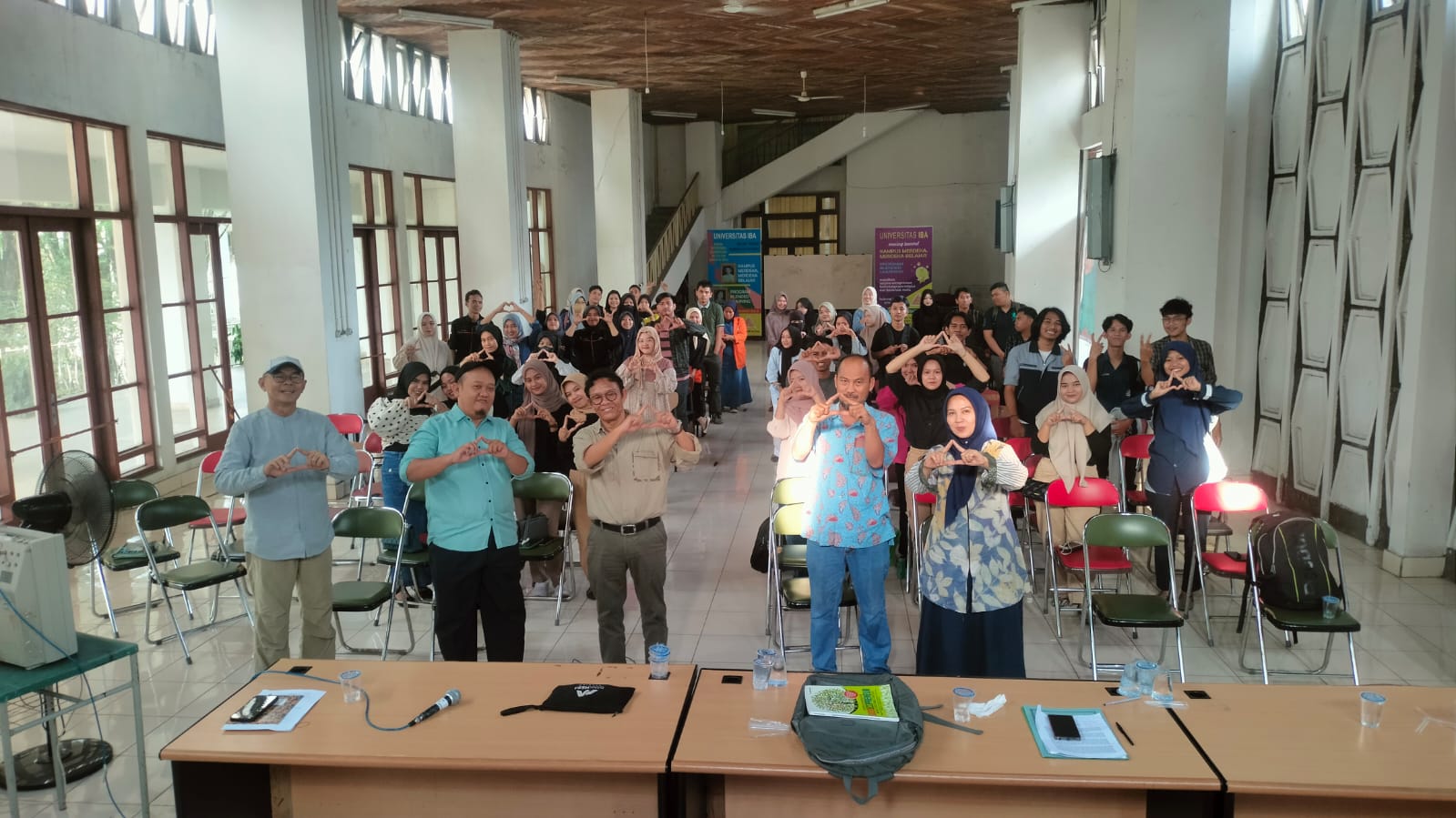 SOCIOECOPRENEUR MBKM MANDIRI UNIVERSITAS IBA MAHASISWA MELAKUKAN PENGHITUNGAN KARBO DAN ORGANIK URBAN FARMING KONTRIBUSI TERHADAP PERUBAHAN IKLIM