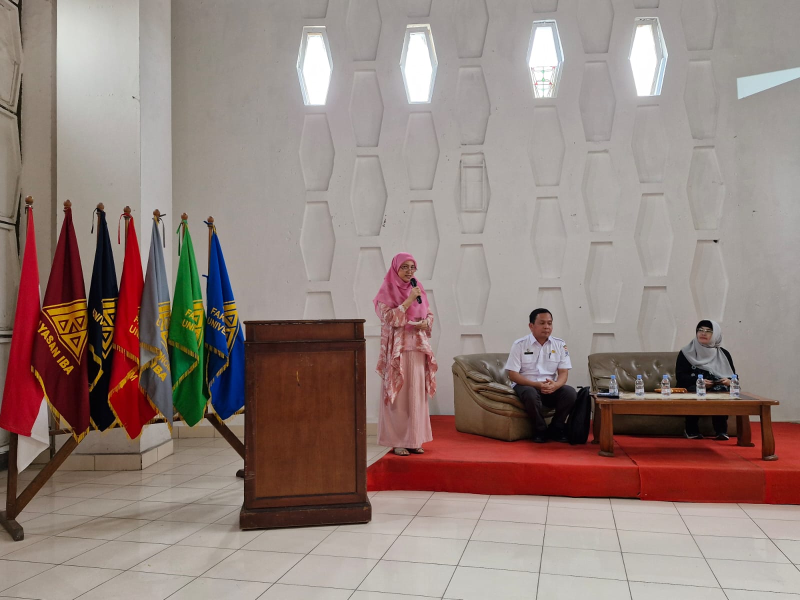 Sosialisasi Demokrasi Menuju Kampus di Universitas IBA bersama Badan Kesatuan dan Politik Kota Palembang