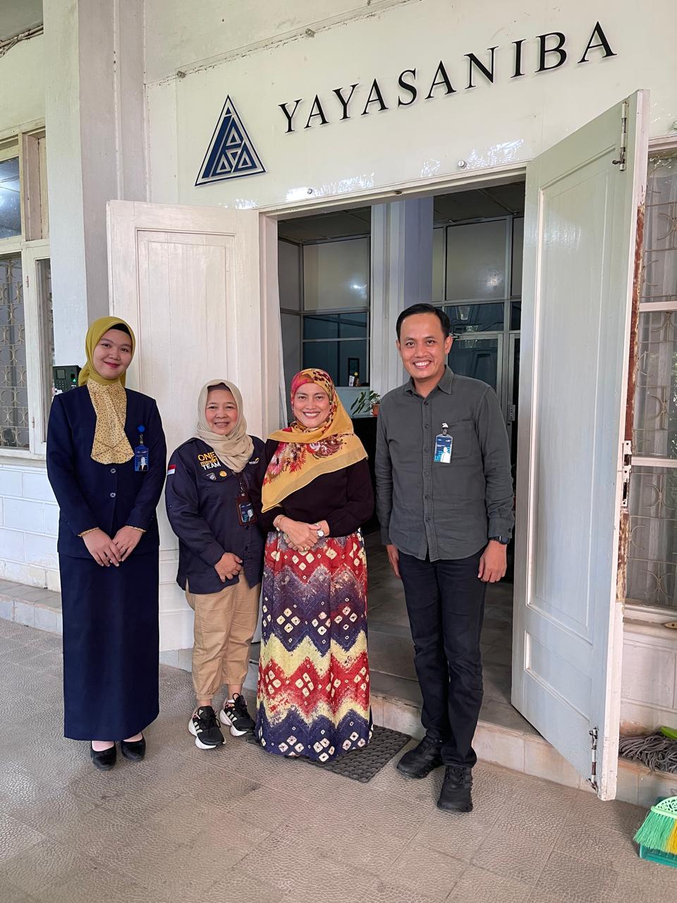 Kepala cabang Bank  Mandiri Universitas IBA dan staf melakukan audiensi dengan Rektor.