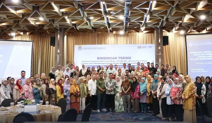 Menghadiri Bimtek  Aplikasi Layanan Informasi Mutu, Akademik dan Sumber Daya (LIMAS) Serta Pembinaan Karir Dosen