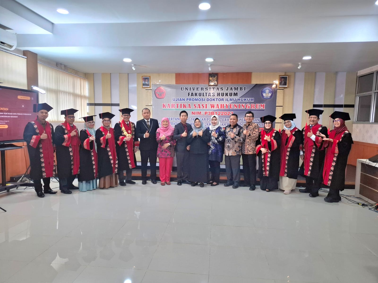 Rektor menghadiri  Ujian Promosi Doktor  ibu Kartika Sasi Wahyuningrum dosen Fakultas hukum Universitas IBA